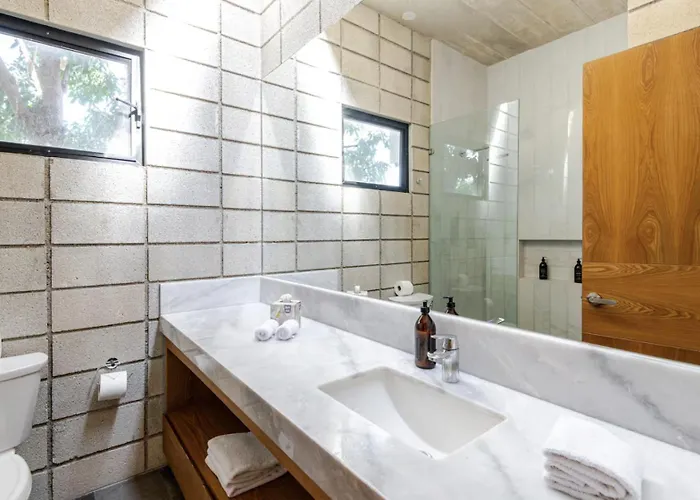 Tuuk: Luxury 5-bedroom With Private Pool And Concierge Villa *